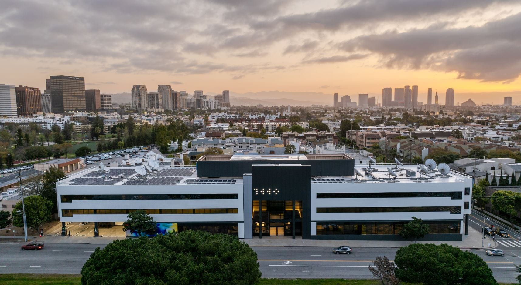1440 S Sepulveda Blvd, Los Angeles, CA à louer Photo du bâtiment- Image 1 de 15