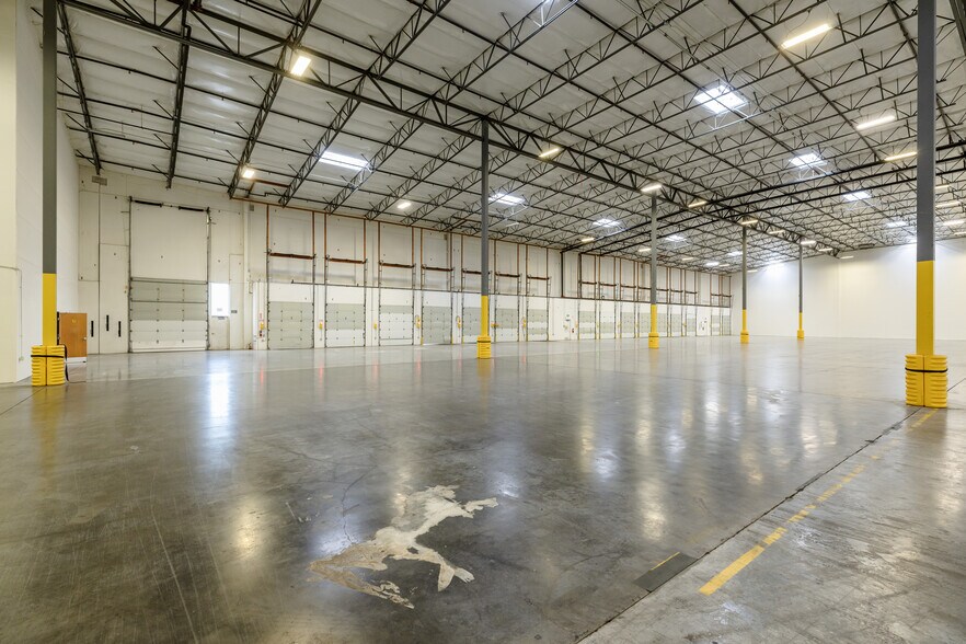 15750 N Columbia Blvd, Portland, OR à louer - Photo du bâtiment - Image 2 de 3