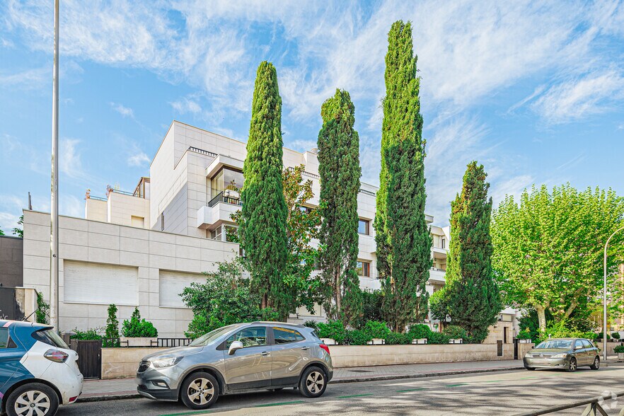 Multifamily in Madrid, Madrid for sale - Primary Photo - Image 1 of 3