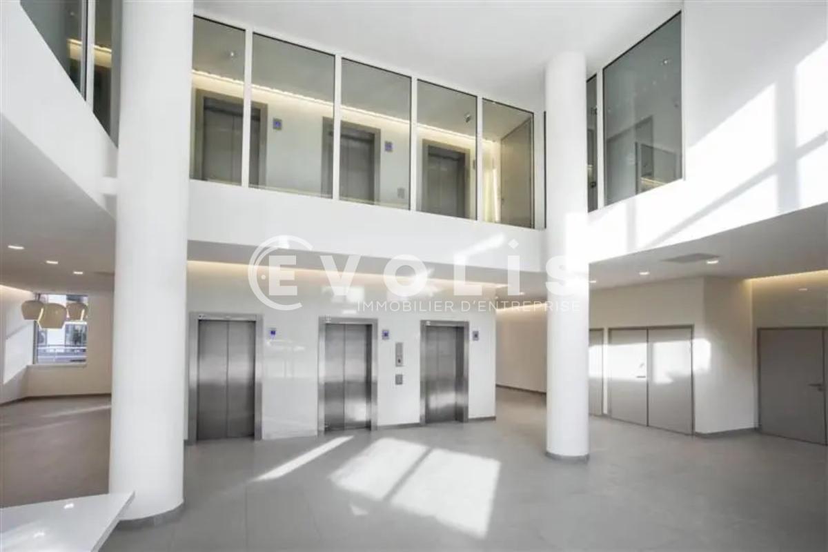 Office in Noisy-le-Grand for lease Lobby- Image 1 of 11