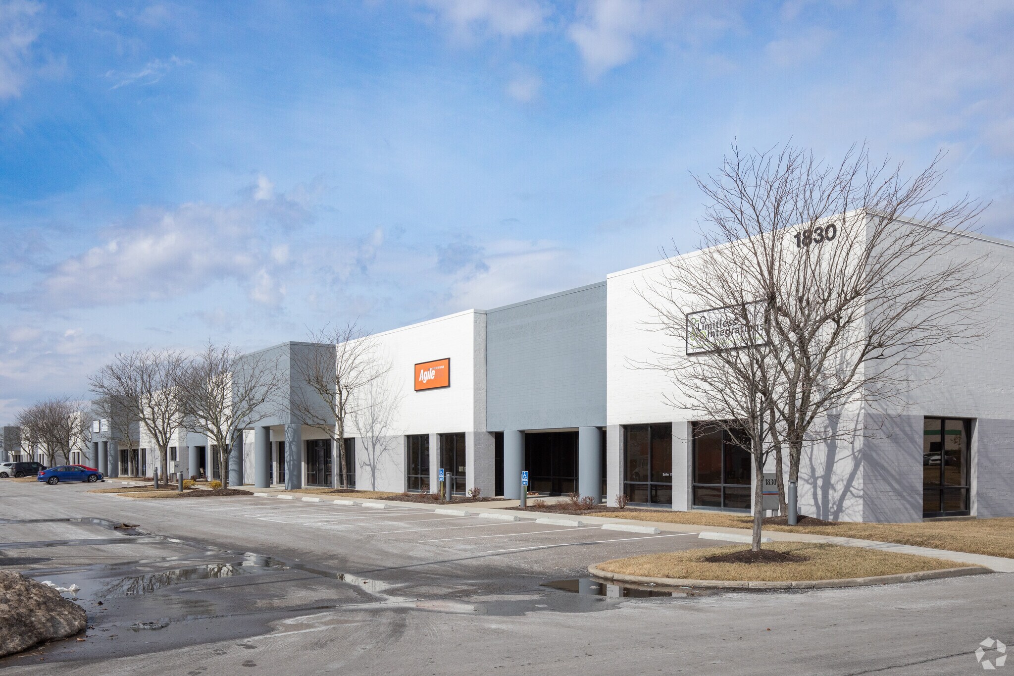 1830 Airport Exchange Blvd, Erlanger, KY for lease Building Photo- Image 1 of 6