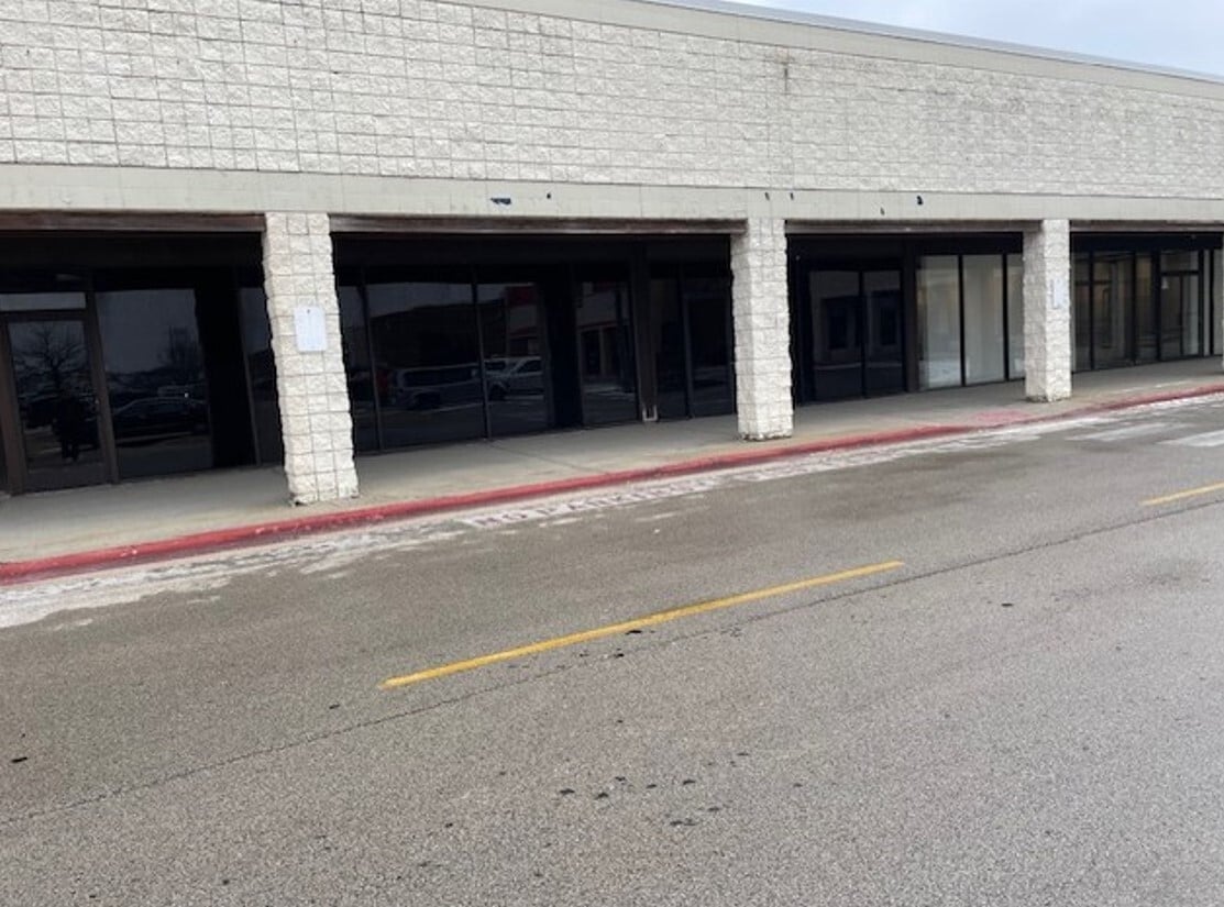 2000 N Neil St, Champaign, IL à louer Photo du bâtiment- Image 1 de 2