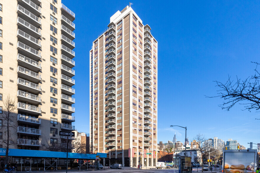 301 First Ave, New York, NY for lease - Primary Photo - Image 1 of 7