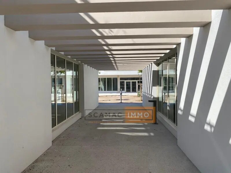 Commerce de détail dans Hyères à vendre Hall d’entrée- Image 1 de 11