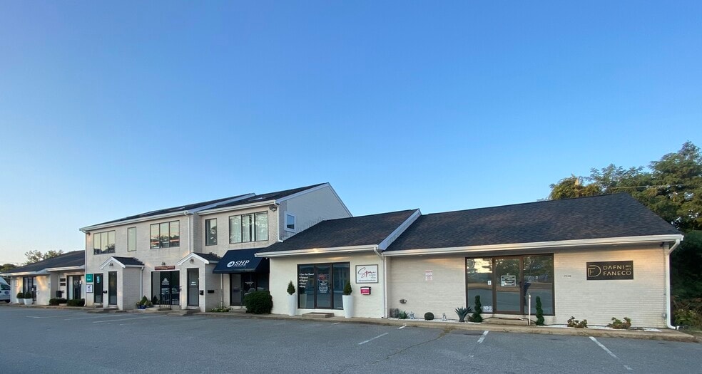 724 Main St, Hyannis, MA for lease - Building Photo - Image 2 of 9