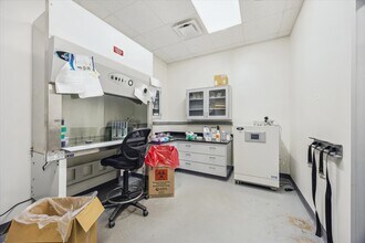 5455 Dashwood Dr, Bellaire, TX for lease Interior Photo- Image 2 of 6