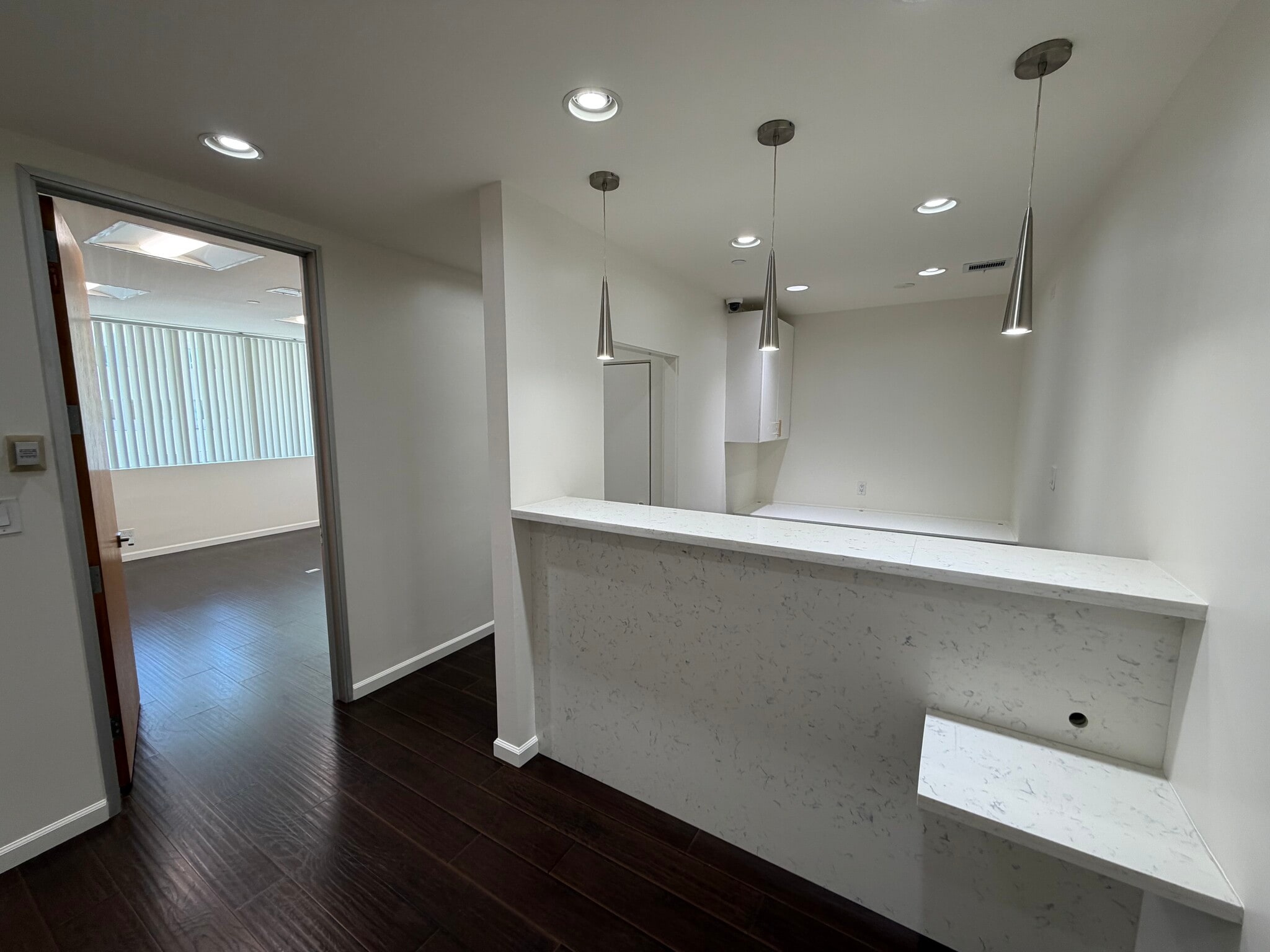 462 N Linden Dr, Beverly Hills, CA à louer Photo intérieure- Image 1 de 6