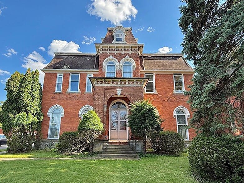 145 E Main St, Fredonia, NY à louer - Photo du bâtiment - Image 2 de 13