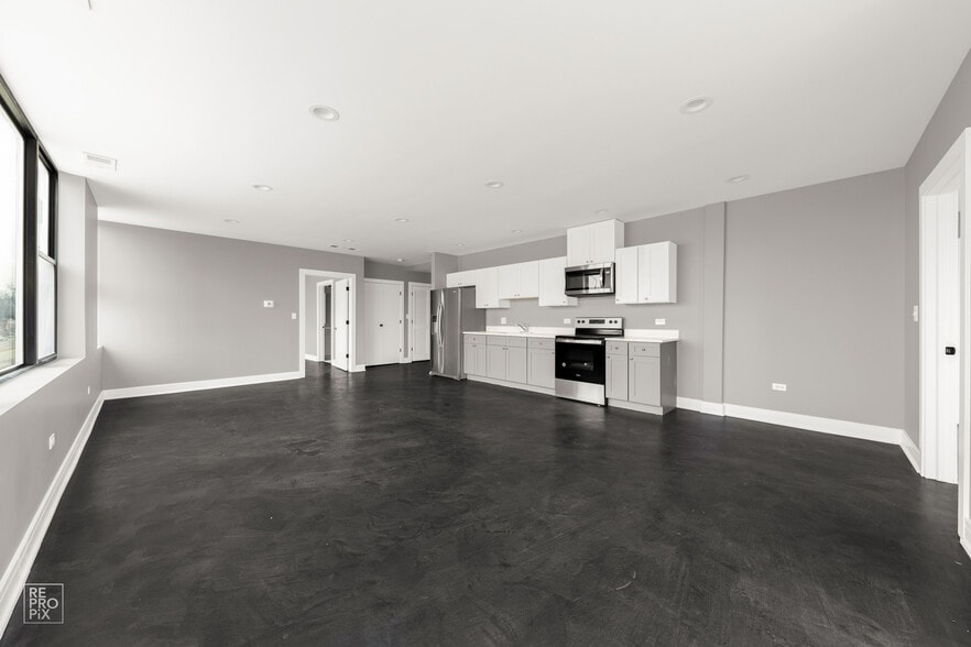 10301 S Kedzie Ave, Chicago, IL for lease - Interior Photo - Image 3 of 9