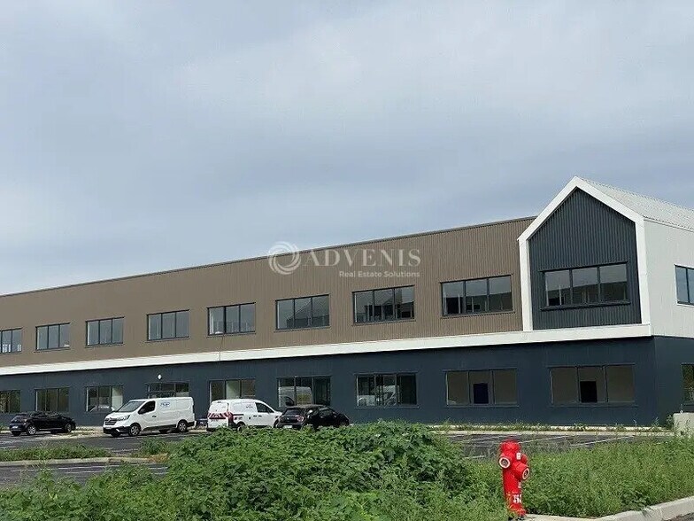 Flex in Aubergenville for sale - Building Photo - Image 2 of 12