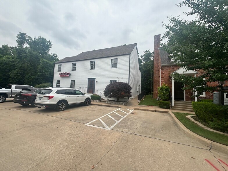 1215 E 33rd St, Tulsa, OK à louer - Photo du bâtiment - Image 1 de 8