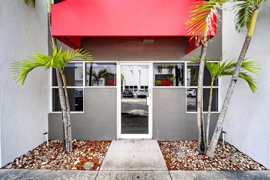 12301-12327 SW 133rd Ct, Miami, FL for lease - Primary Photo - Image 1 of 20