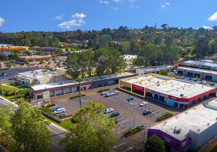 318-330 N El Camino Real, Encinitas, CA à louer - Photo du bâtiment - Image 3 de 3
