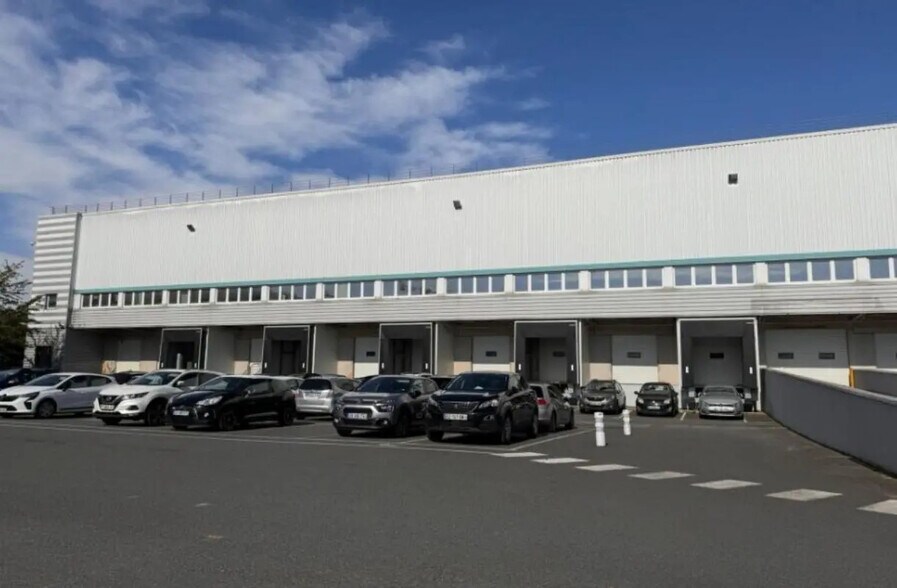 Industrial in Saint-Michel-sur-Orge for lease - Building Photo - Image 3 of 30