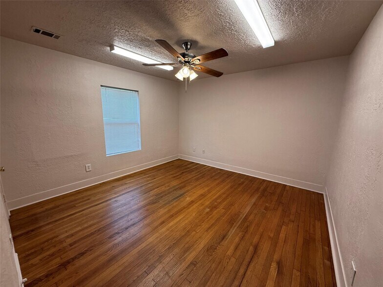 6946 Moss Rose St, Houston, TX à vendre - Photo du bâtiment - Image 2 de 6