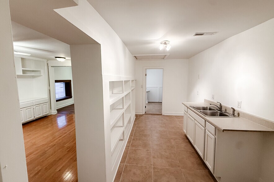 130 E Dekalb St, Camden, SC à vendre - Photo du bâtiment - Image 3 de 29