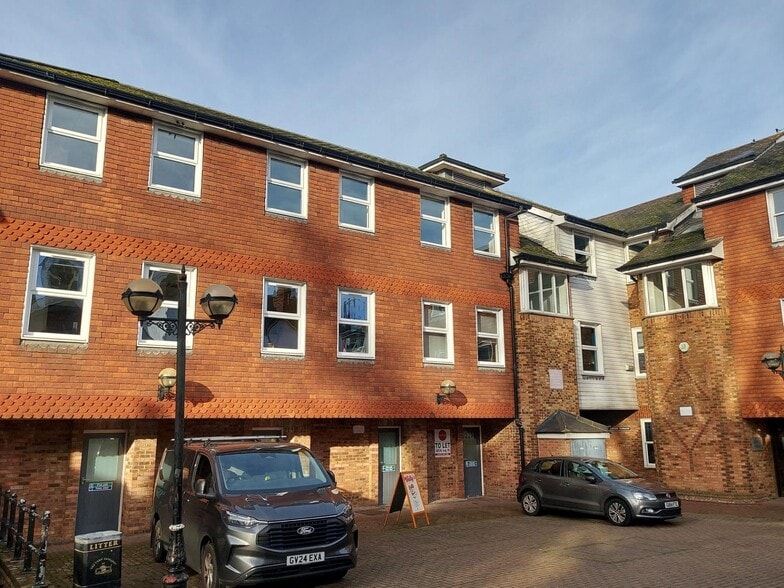 Coach and Horses Passage, Tunbridge Wells for lease - Building Photo - Image 1 of 15