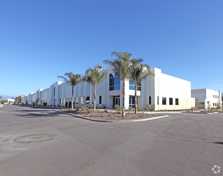 2420 Celsius Ave, Oxnard, CA for lease - Primary Photo - Image 1 of 4