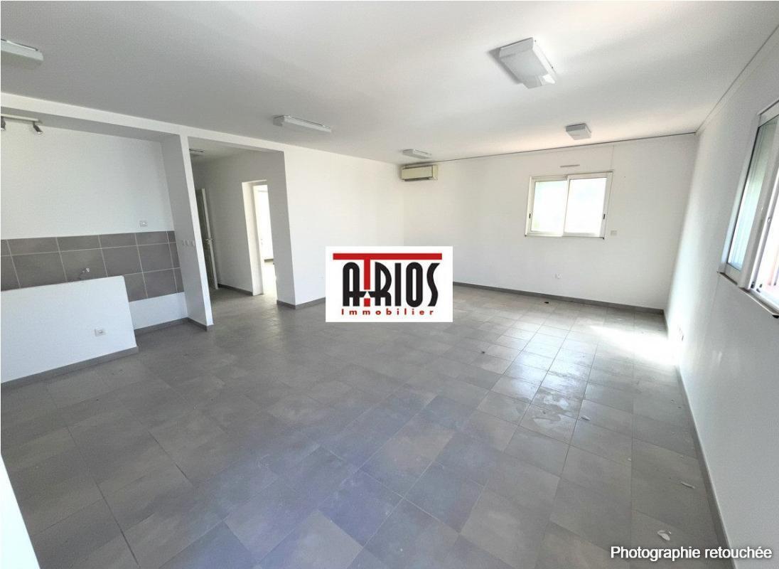 Office in La Crau for lease Interior Photo- Image 1 of 2