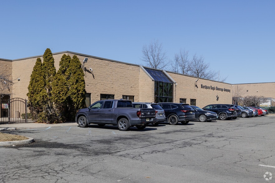 600 16th St, Carlstadt, NJ for lease - Building Photo - Image 2 of 5