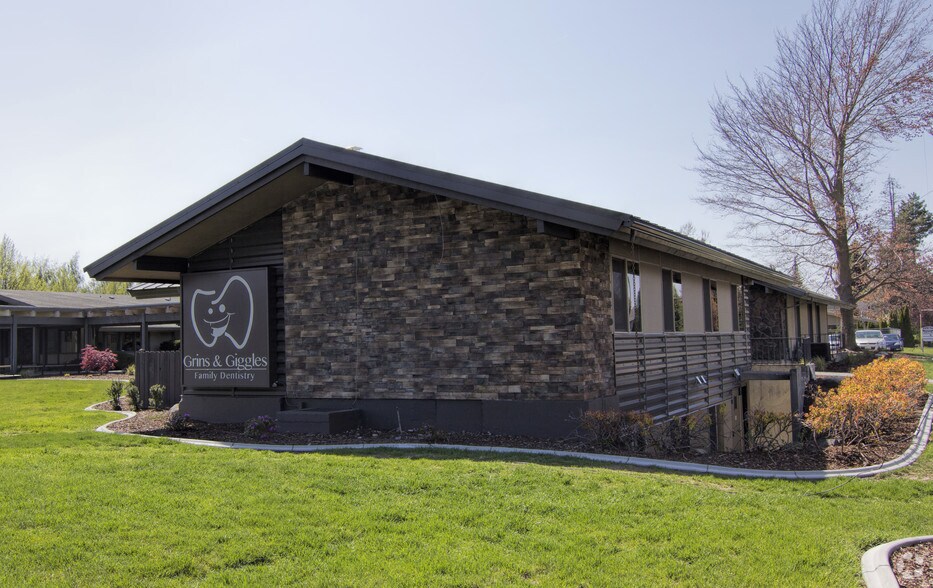 917 N Pines Rd, Spokane Valley, WA à vendre - Photo du bâtiment - Image 2 de 6