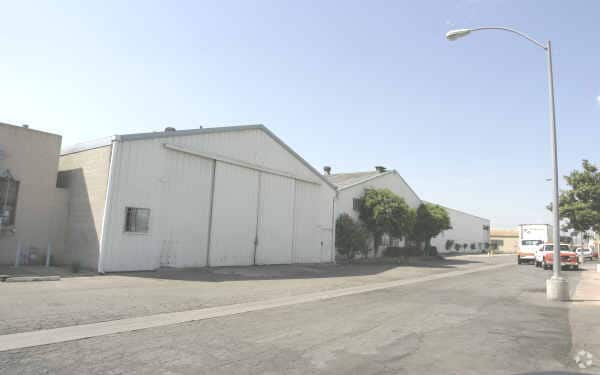 11001 Vulcan St, South Gate, CA for lease Primary Photo- Image 1 of 3