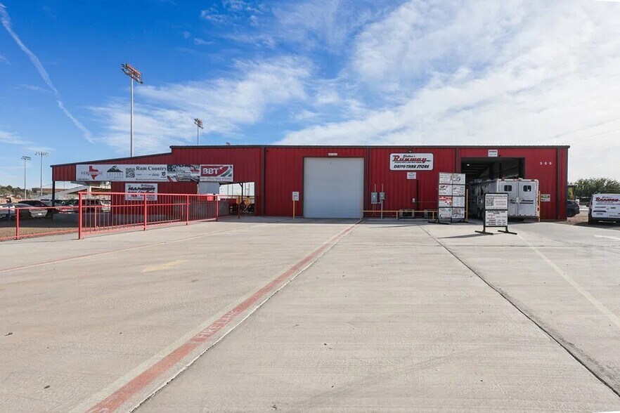 300 S Cockrell St, Alpine, TX à vendre - Photo du bâtiment - Image 3 de 15