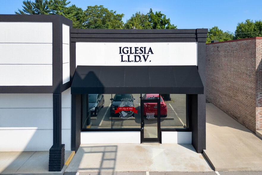 2210 Wilma Rudolph Blvd, Clarksville, TN for lease - Building Photo - Image 2 of 11