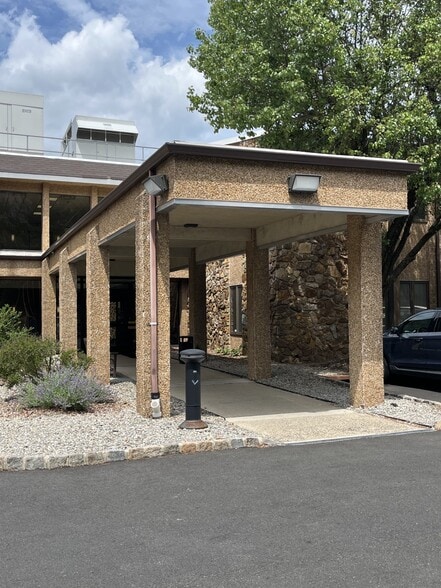 22 Old Short Hills Rd, Livingston, NJ for lease - Building Photo - Image 2 of 25