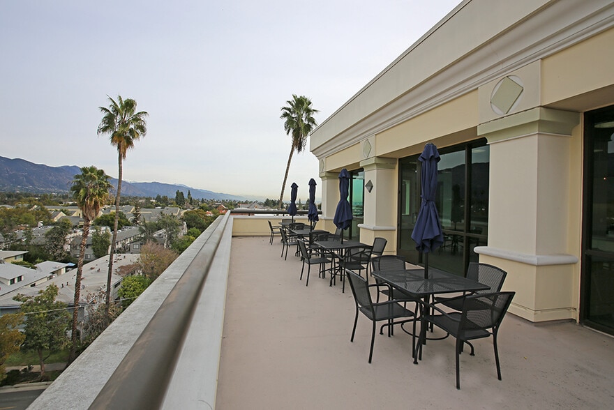1055 E Colorado Blvd, Pasadena, CA for lease - Interior Photo - Image 3 of 7