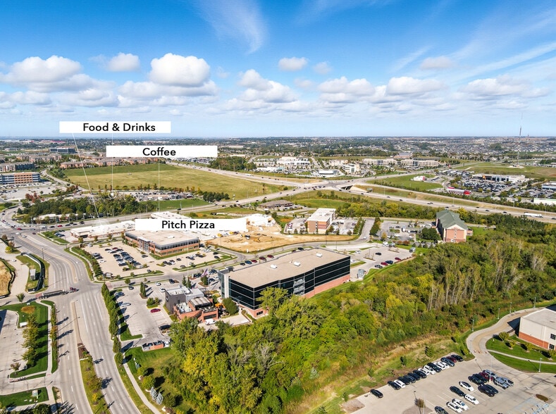 331 Village Pointe Plz, Omaha, NE à louer - Photo du bâtiment - Image 3 de 12