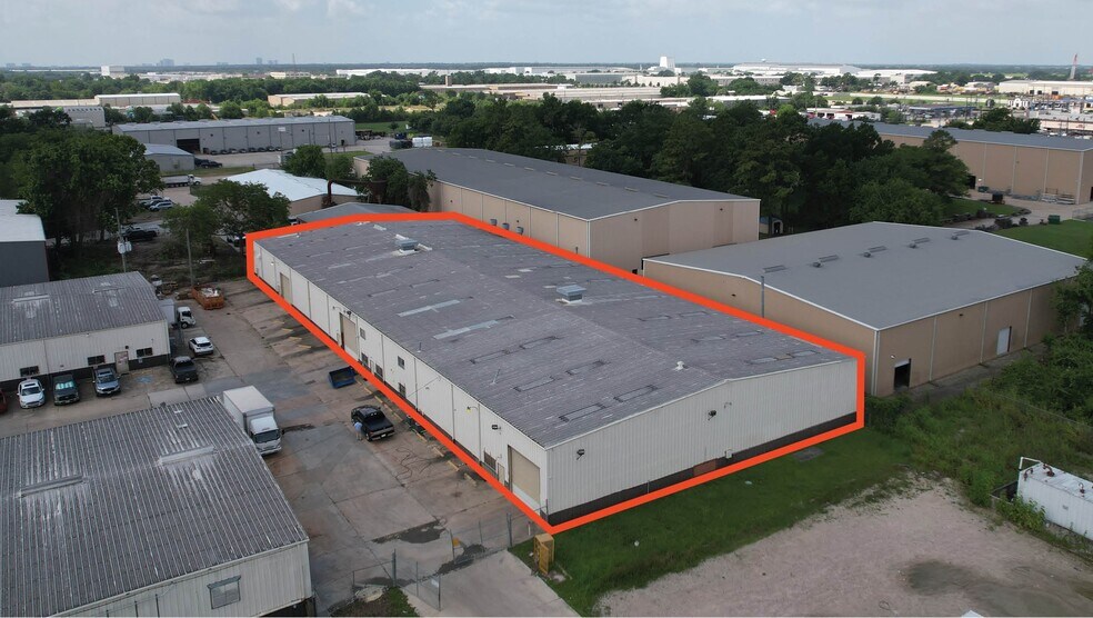 7043 Satsuma Dr, Houston, TX à louer - Photo du bâtiment - Image 2 de 20