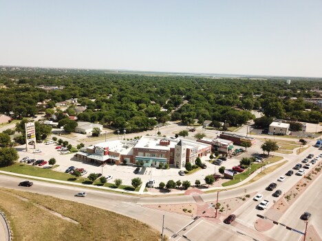 8501 Benbrook Blvd, Benbrook, TX à louer - Photo du bâtiment - Image 1 de 2