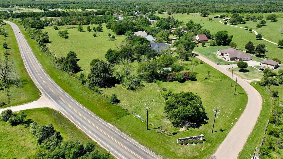 2116 Rockdale rd, Rockdale, TX for sale - Building Photo - Image 2 of 6