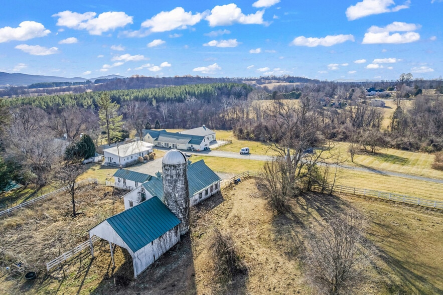 23130 Briar Patch Ln, Middleburg, VA for sale - Building Photo - Image 3 of 52