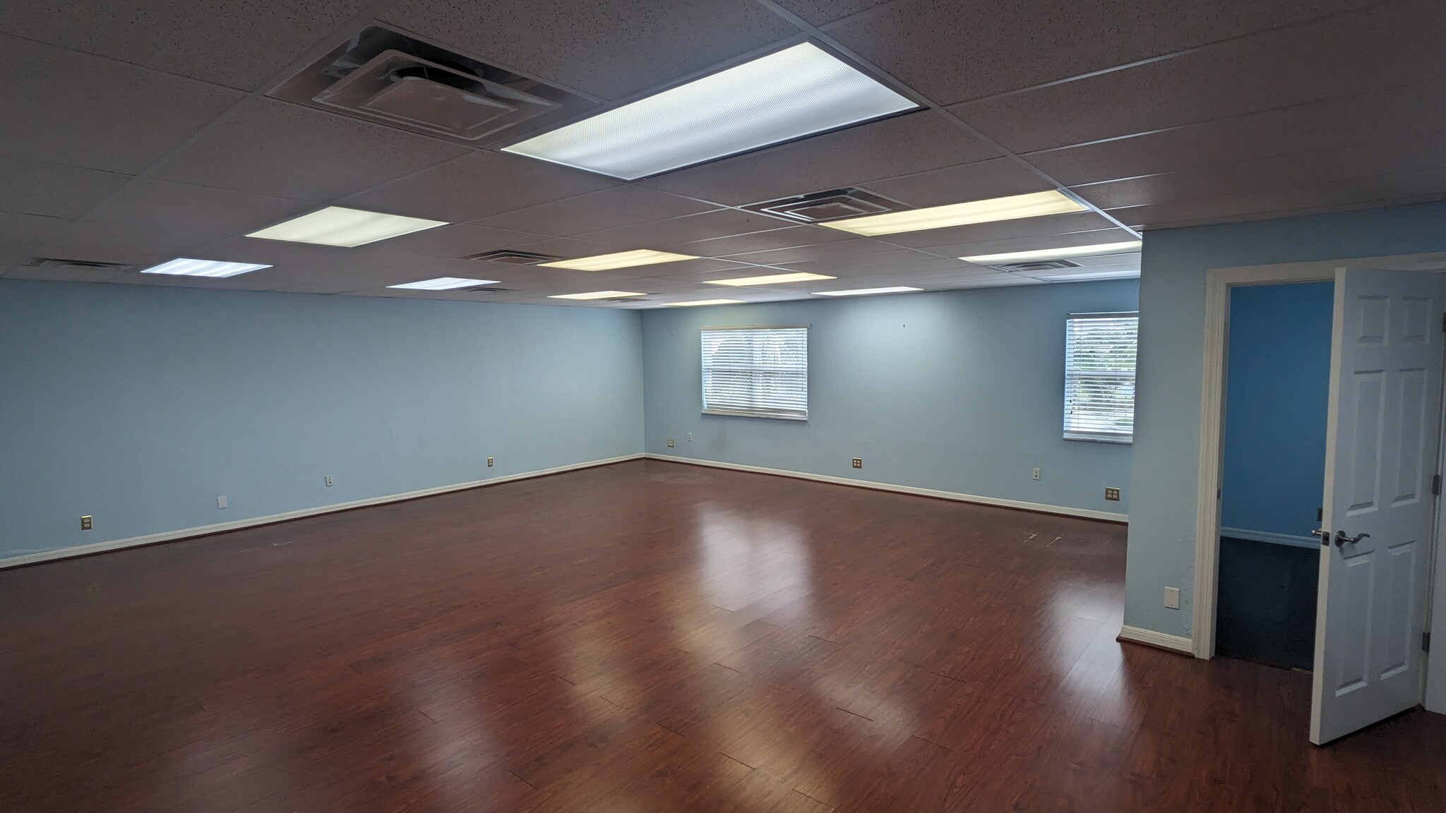 253 Commercial Blvd, Lauderdale-by-the-Sea, FL for lease Interior Photo- Image 1 of 4
