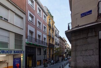 Plus de détails pour Multi-résidentiel à vendre