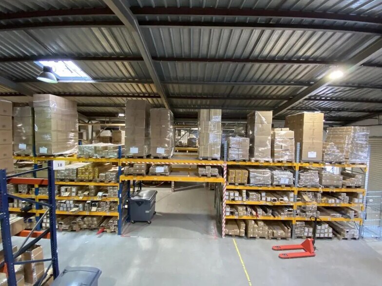 Industrial in Sotteville-lès-Rouen for lease - Building Photo - Image 2 of 7