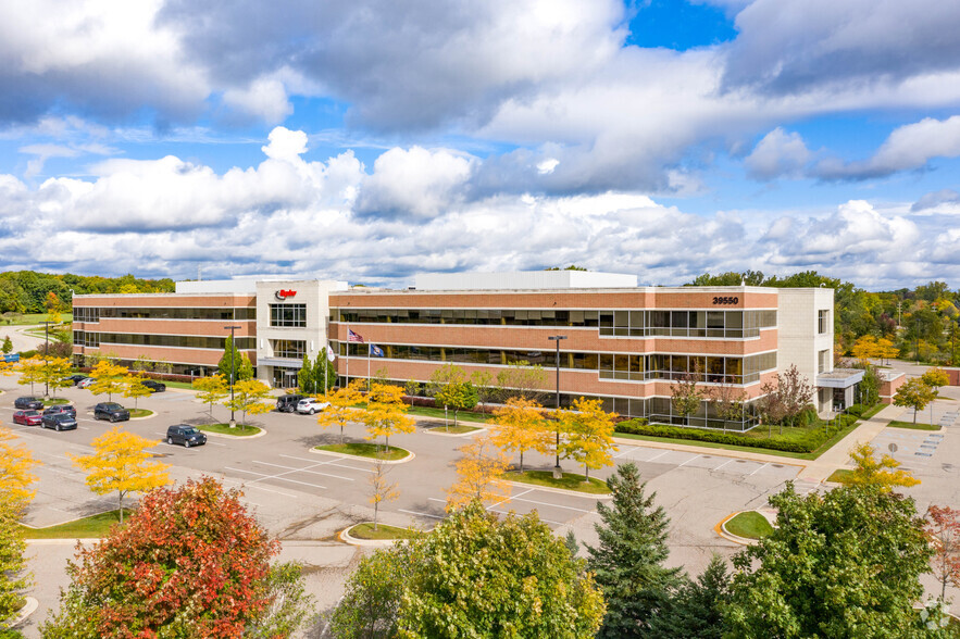 39550 13 Mile Rd, Novi, MI à vendre - Photo principale - Image 1 de 1