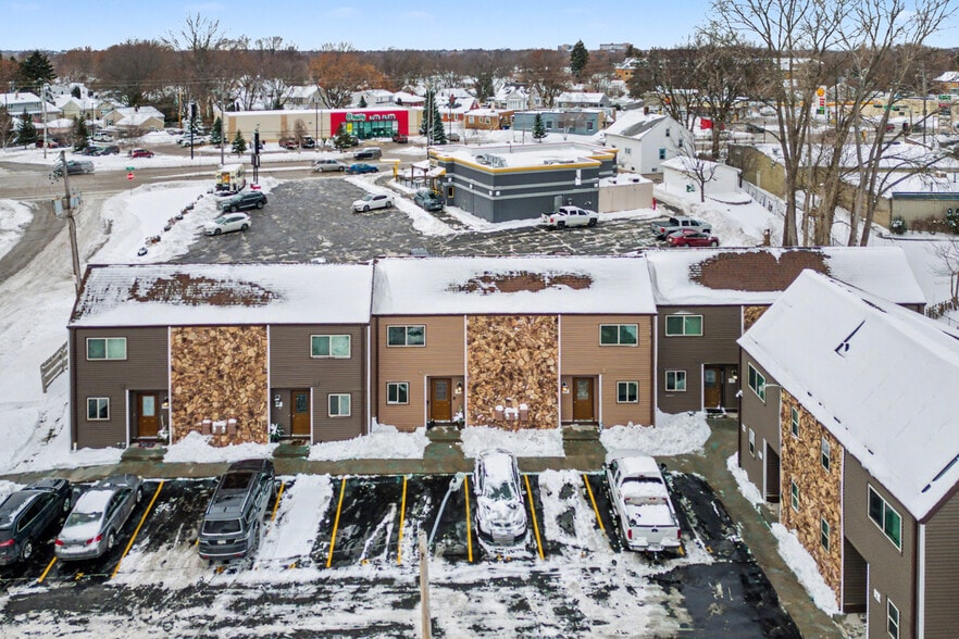 1747 Oakdale Ave, Green Bay, WI à vendre - Photo du bâtiment - Image 2 de 60