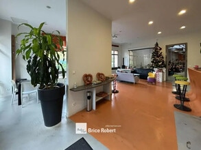 51 Montée De La Grande Côte, Lyon for lease Interior Photo- Image 1 of 7