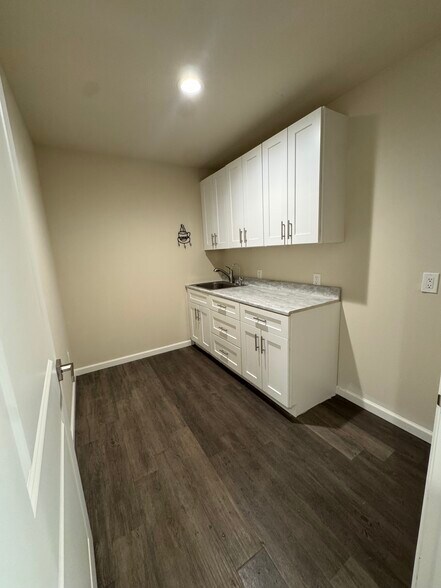 312 N Ridge Rd, Marble Falls, TX à louer - Photo du bâtiment - Image 3 de 13