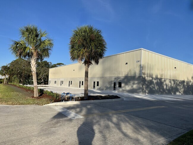 Plus de détails pour 2161 Franklin Drive NE, Palm Bay, FL - Industriel à louer