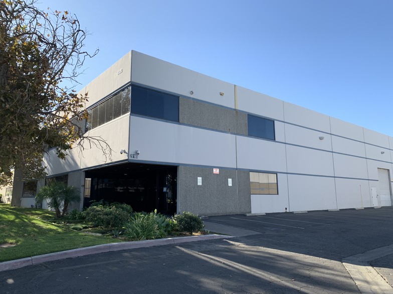 28165 Avenue Crocker, Valencia, CA for lease - Building Photo - Image 1 of 5