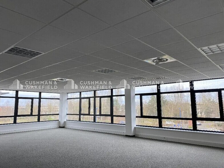 Office in Entzheim for lease - Interior Photo - Image 2 of 12