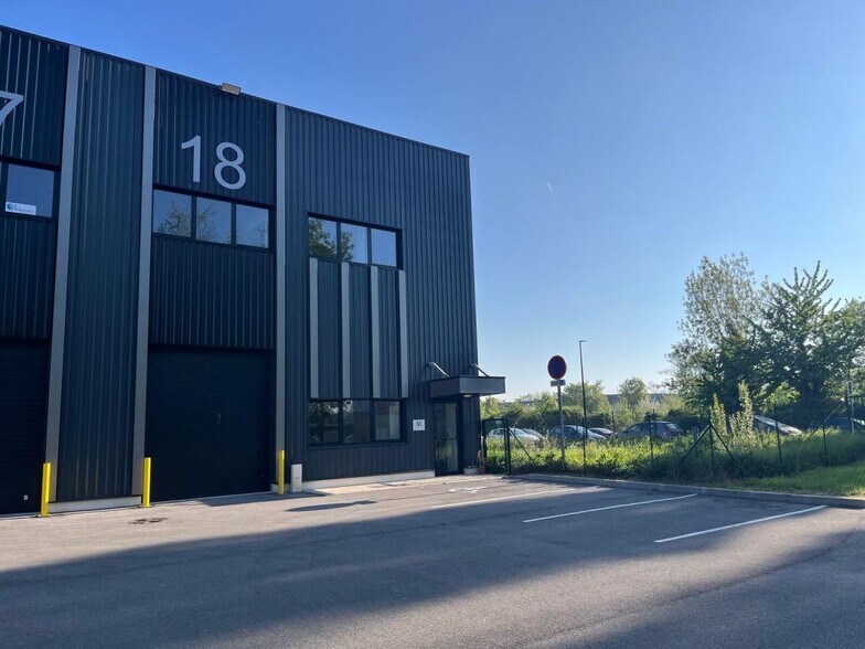 10 Avenue Du Centaure, Cergy à louer - Photo du bâtiment - Image 3 de 12