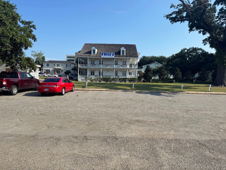 119 Rue Magnolia, Biloxi, MS for sale - Primary Photo - Image 1 of 8