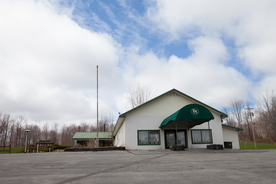 2107 Rt-48, Fulton, NY à louer - Photo du bâtiment - Image 1 de 15