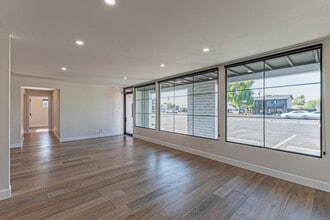 3530 E Indian School Rd, Phoenix, AZ à louer Photo intérieure- Image 2 de 13