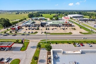 1395 E Henri De Tonti Blvd, Springdale, AR à louer Photo intérieure- Image 2 de 2